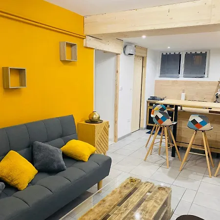 Hébergement de vacances De 40m2 De Plein Pieds Dans Maison Avec Parking Et Terrasse *