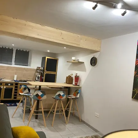 度假居 De 40m2 De Plein Pieds Dans Maison Avec Parking Et Terrasse *