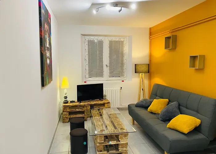 De 40m2 De Plein Pieds Dans Maison Avec Parking Et Terrasse *