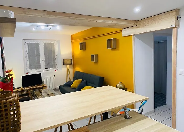 Hébergement de vacances De 40m2 De Plein Pieds Dans Maison Avec Parking Et Terrasse Jussac