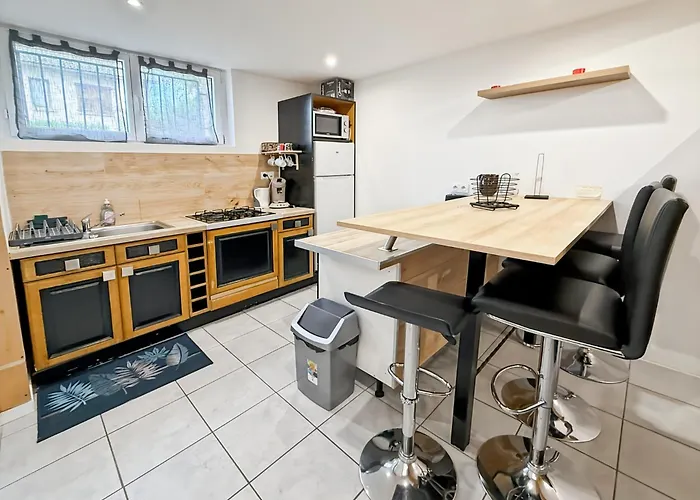 De 40m2 De Plein Pieds Dans Maison Avec Parking Et Terrasse Jussac