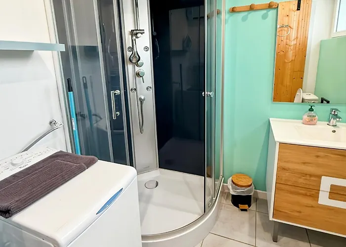 Holiday home De 40m2 De Plein Pieds Dans Maison Avec Parking Et Terrasse *